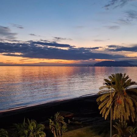 Appartamento Moderno piso céntrico frente al mar con gran terraza Rincón de la Victoria Esterno foto
