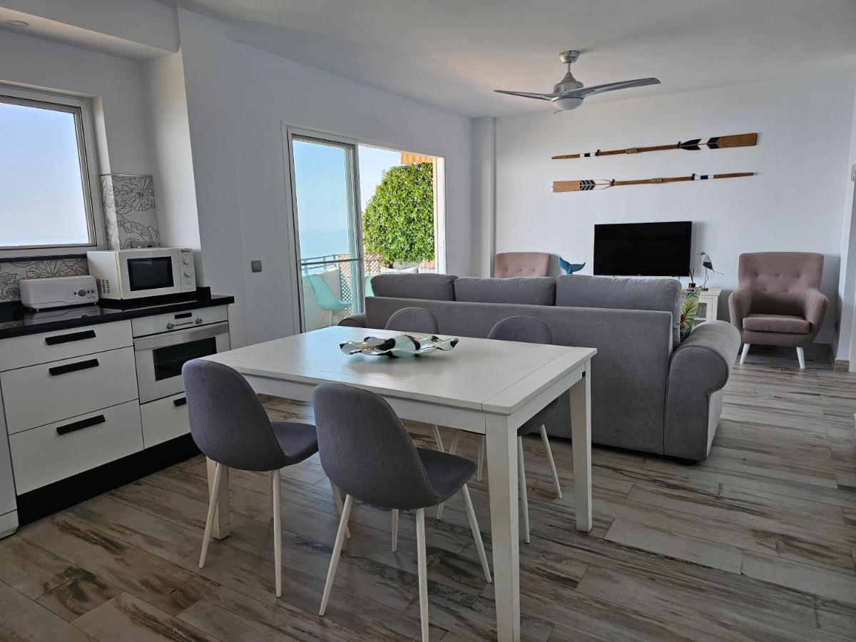 Appartamento Moderno piso céntrico frente al mar con gran terraza Rincón de la Victoria Esterno foto